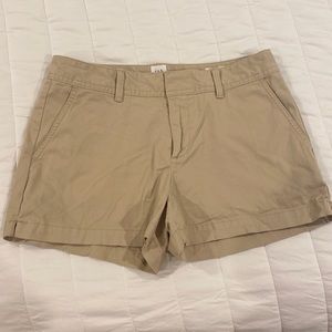 Gap khaki city shorts size 4